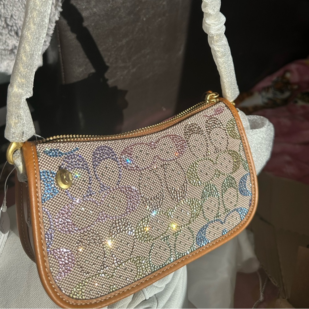 Authentic Coach Swinger Bag 20 With Chain In Crystal Signature Jacquard